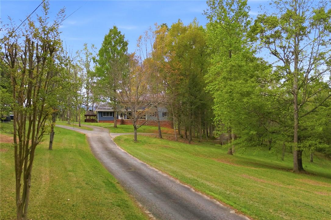 Image 3: Welcome to 646 Flat Shoals Road