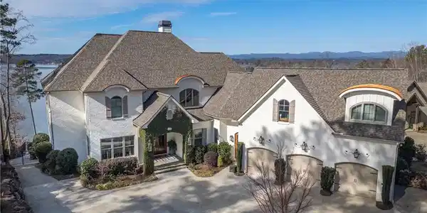 320 Island Drive