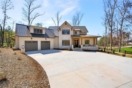 102 Waterfall Overlook Way