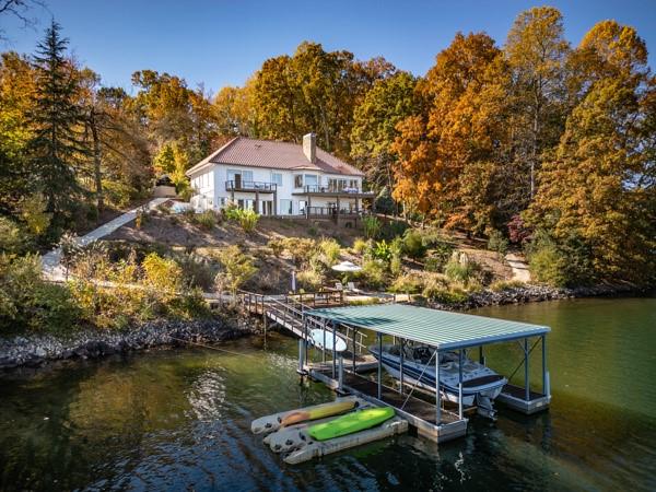 Image 3: Easy Access to the covered dock and waterfront dec