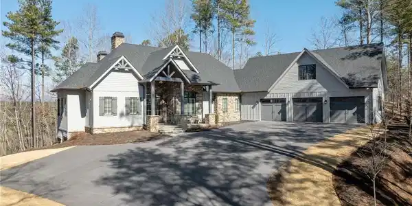 325 Long Cove Trail