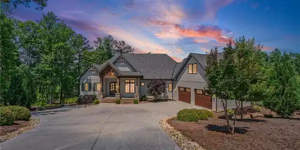559 Leaning Pine Trail