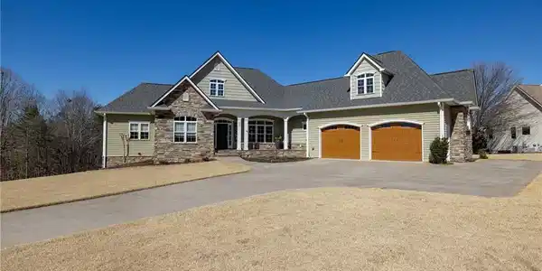 209 Crestridge Drive