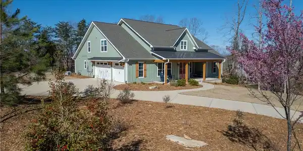 113 South Oak Pointe Drive