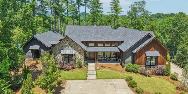 810 Lake View Court