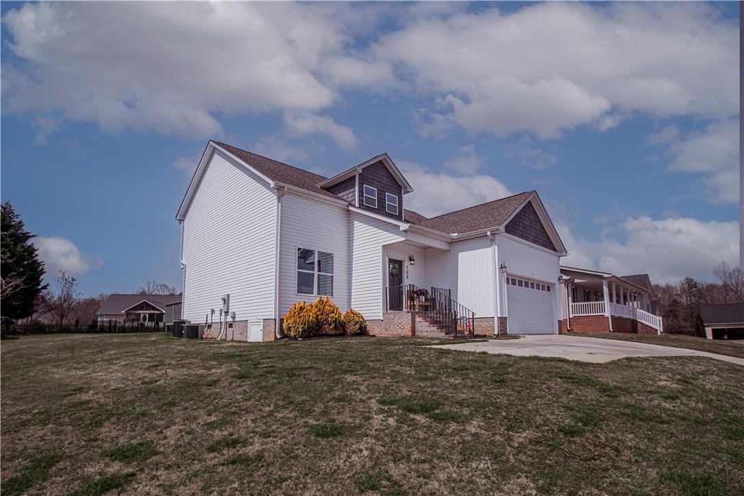Image 4: This appealing home showcases classic residential