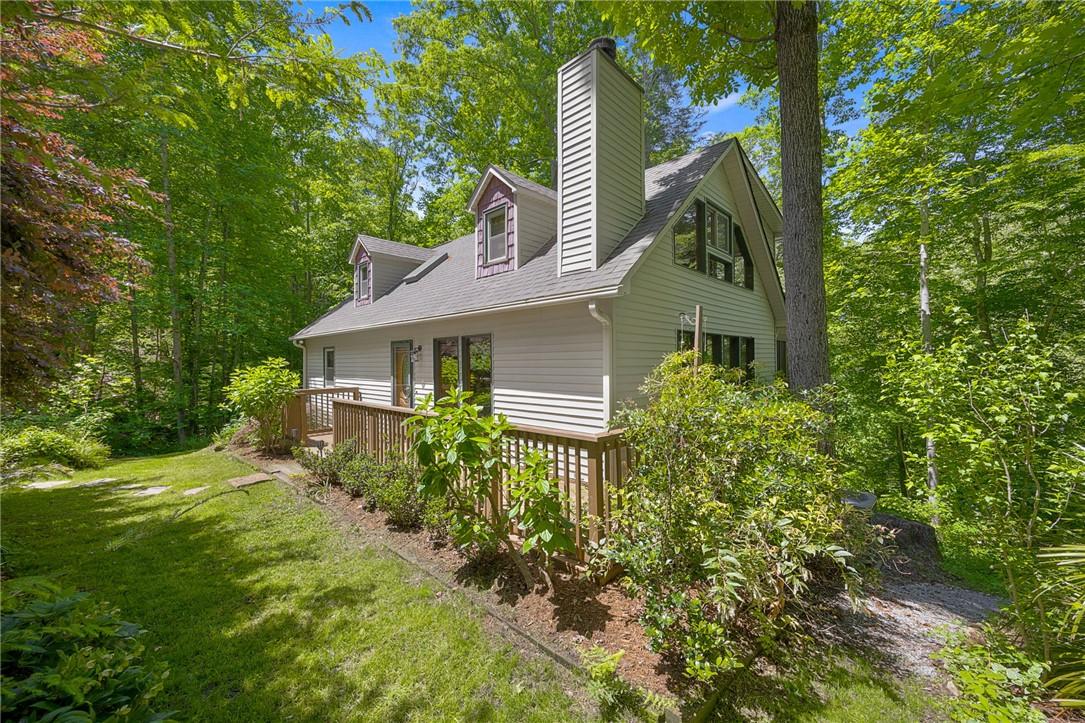 Image 4: This secluded woodland retreat features a charming