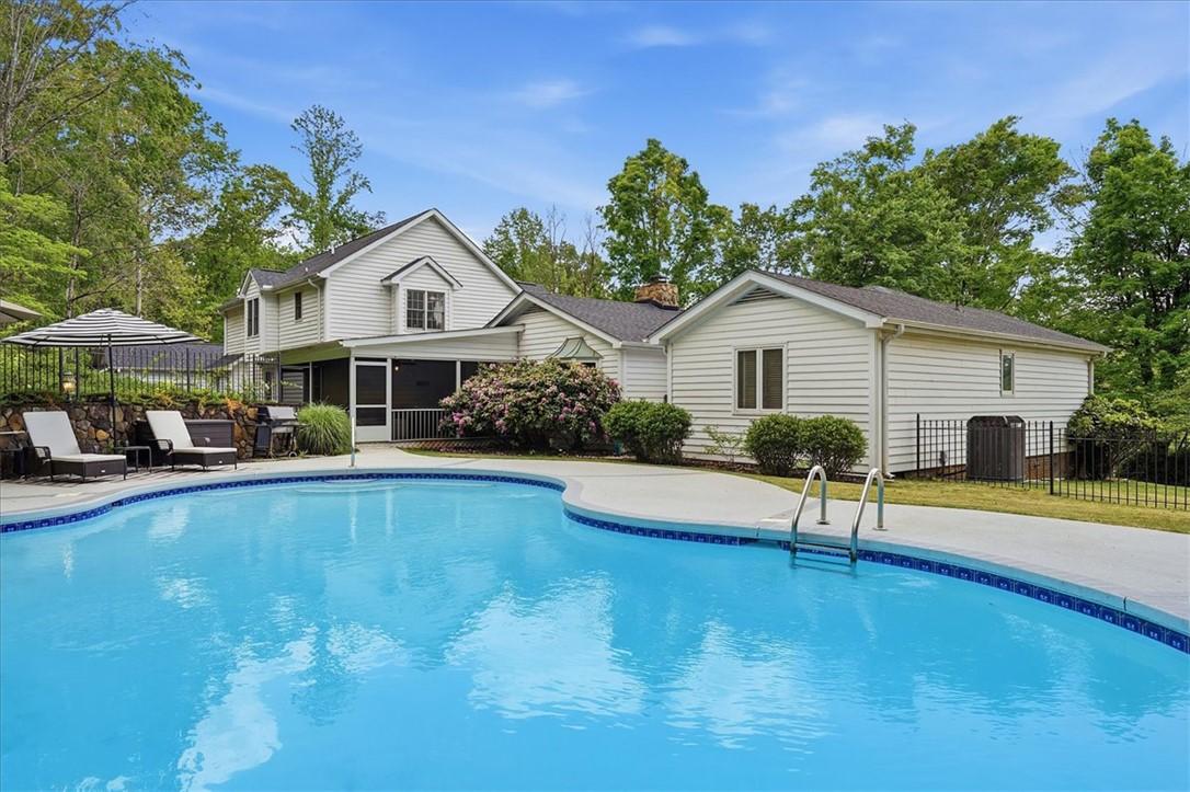 Image 2: Welcome to 144 Porter Rd