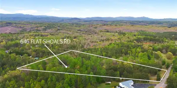 Image 2: Over 10 acres of unrestricted land