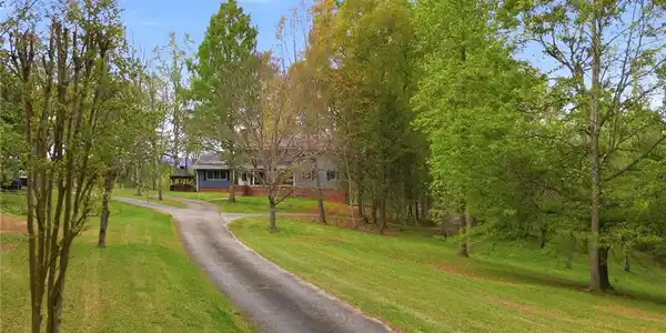 Image 3: Welcome to 646 Flat Shoals Road