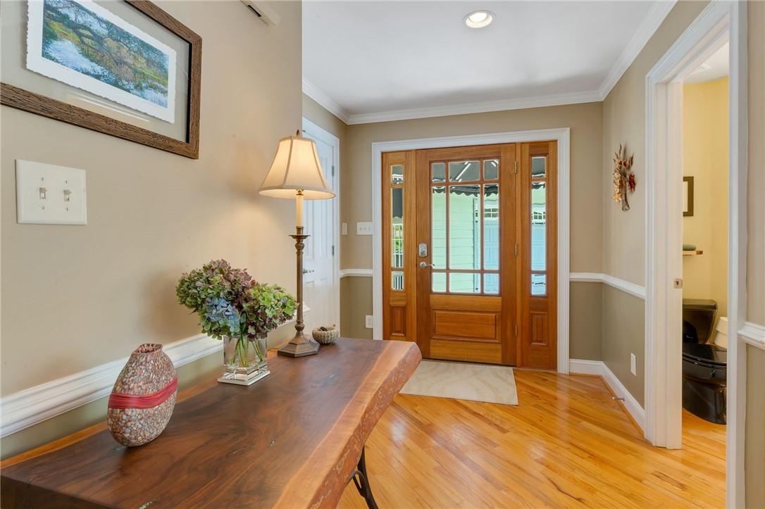Image 3: Foyer