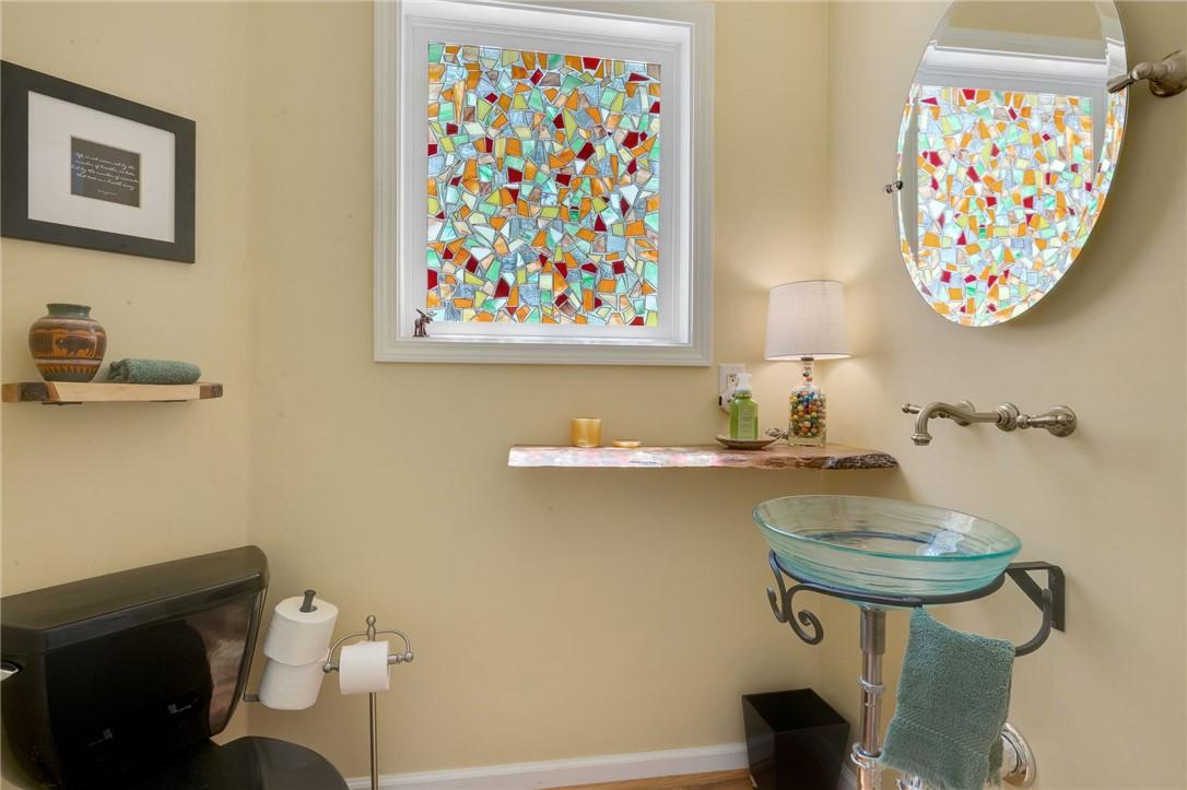Image 4: Hall Bath