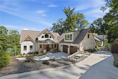 305 Harbor Drive