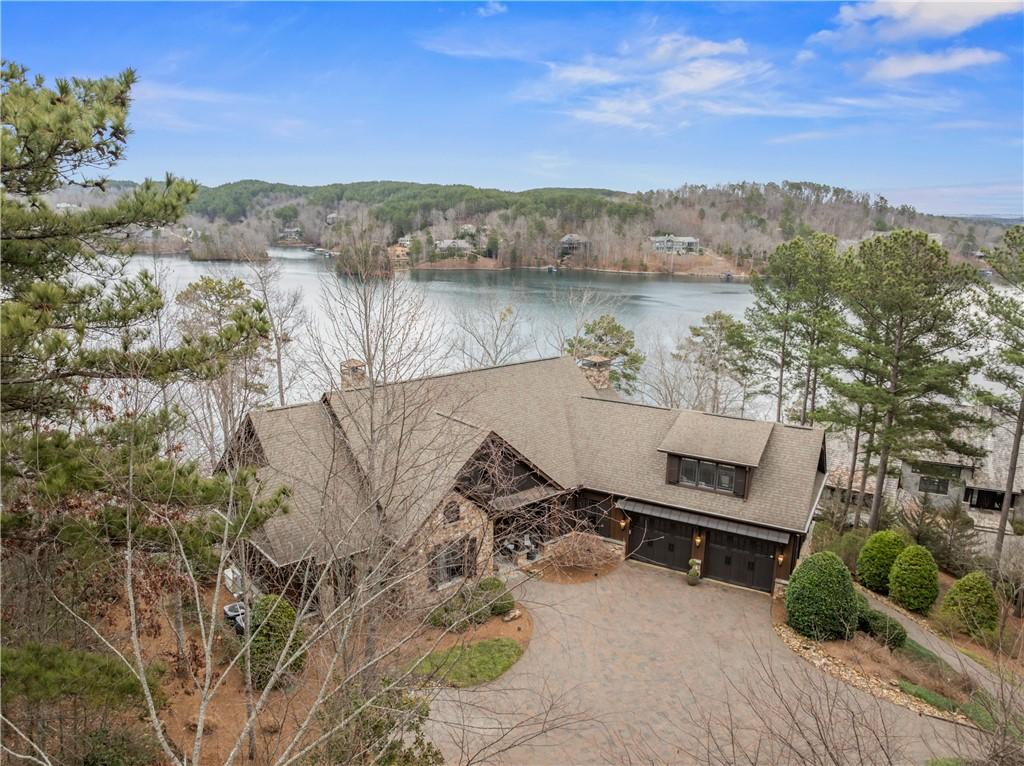 Image 2: This magnificent lakefront residence offers expans