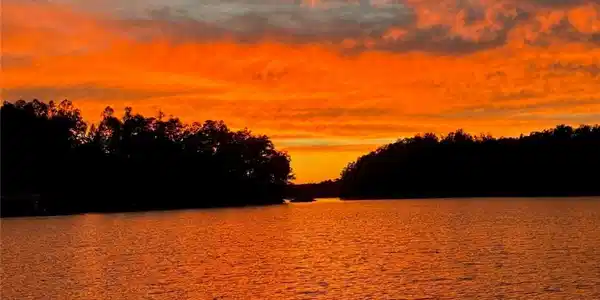 Image 4: Witness glorious sunsets from this tranquil lakefr
