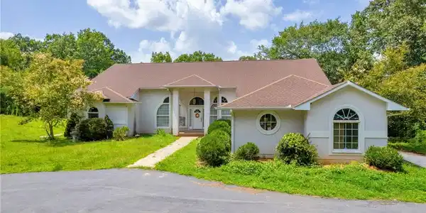 545 Knollington Drive