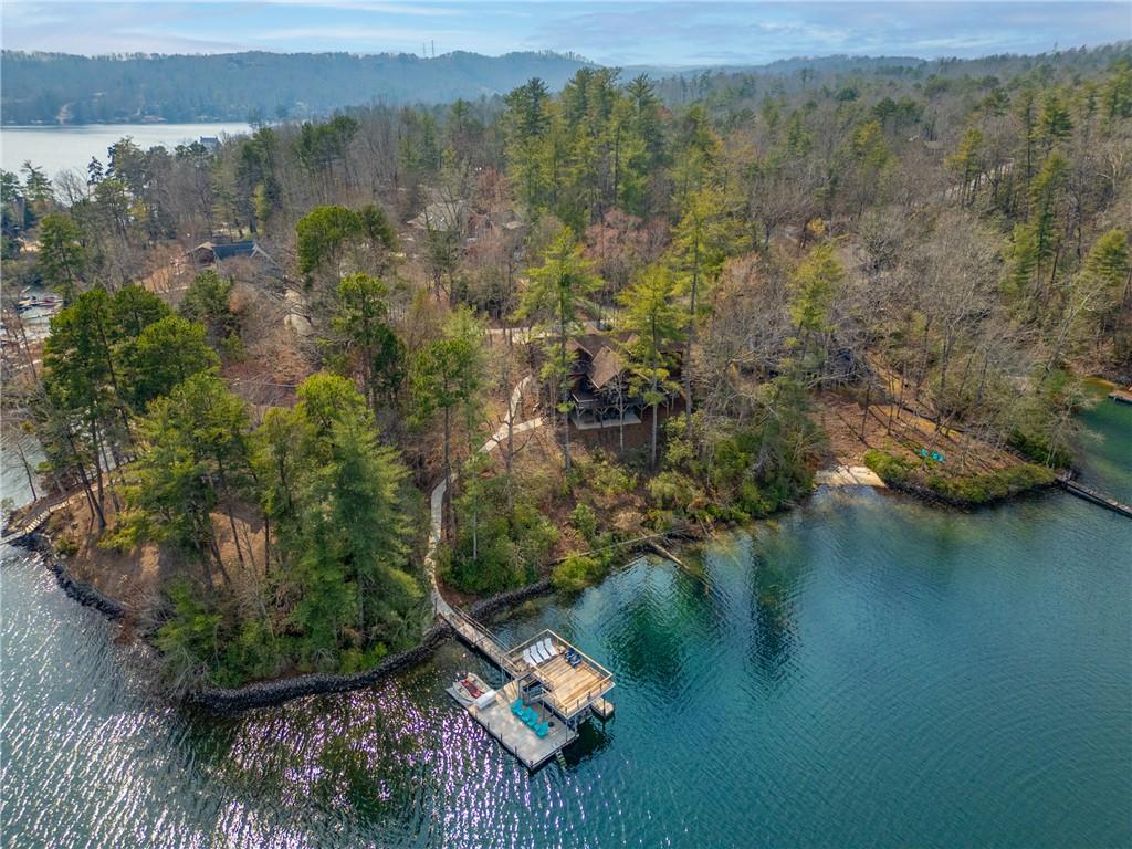 Image 3: This tranquil waterfront retreat offers a private