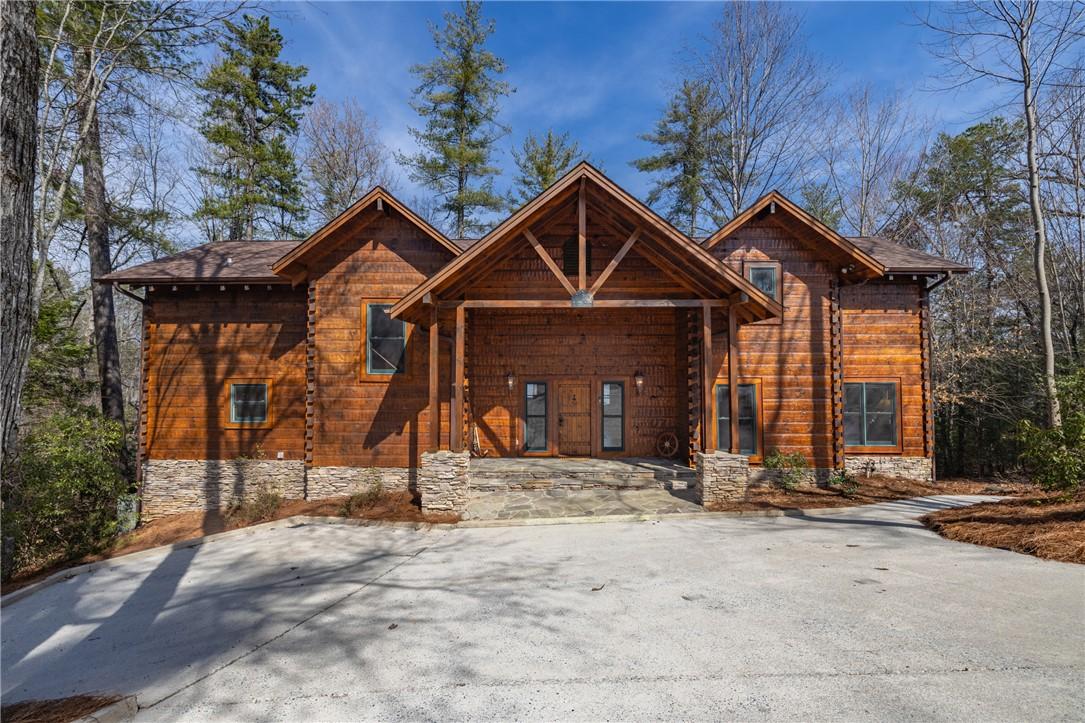 Image 4: This grand lodge retreat features a welcoming ston