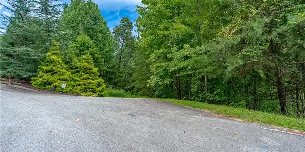 26 Crescent Pinyon Way