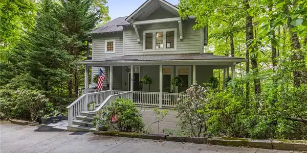 14 Woodbine Drive