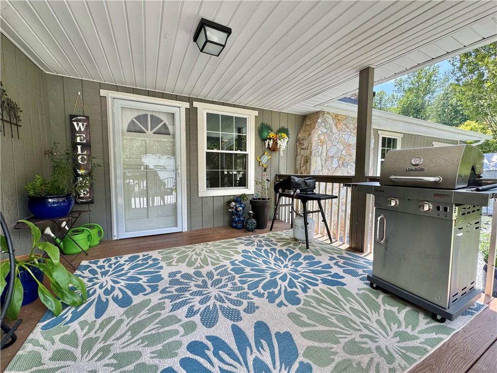 Image 4: A spacious covered deck offers ample room for outd